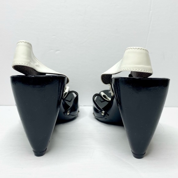 Vintage Grace Patent Slingback with Cutout Heels - Picture 7 of 9